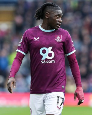 Burnley 'den Loum Tchaouna Premier Lig maçı sırasında Burnley Chelsea' ye karşı Turf Moor, Burnley, İngiltere, 22 Kasım 2025