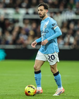 Manchester City 'den Bernardo Silva Premier Lig maçı sırasında Newcastle United, Manchester City' ye karşı St. James 's Park, Newcastle, 21 Kasım 2025