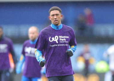 Sheffield 'lı Liam Palmer, 23 Kasım 2025' te Sheffield United 'a karşı oynanan, Sheffield United maçında, maç öncesi ısınma maçında Sheffield United' a karşı.