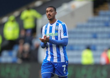 Sheffield 'li Yan Valery, 23 Kasım 2025' te Sheffield United 'a karşı oynanan Gökyüzü İddia Şampiyonası maçında taraftarları alkışlıyor.