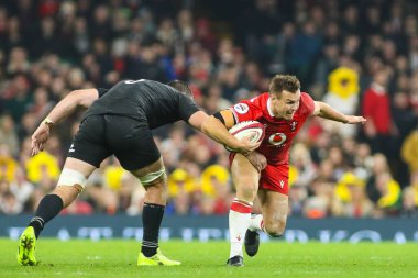 Galler 'den Jarrod Evans, 22 Kasım 2025 tarihinde İngiltere' nin Cardiff kentindeki Principality Stadyumu 'nda oynanan Galler - Yeni Zelanda maçı sırasında ilk hamlesini yaptı.