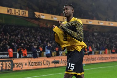 Wolverhampton Wanderers takımından Yerson Mosquera, 22 Kasım 2025 tarihinde İngiltere 'nin Molineux kentinde oynanan Premier League maçında Wolverhampton Wanderers' ın Crystal Palace 'a karşı oynadığı son düdük sonrasında taraftarları alkışlıyor.