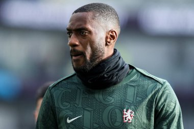 Chelsea 'den Tosin Adarabioyo Premier Lig karşılaşması öncesinde ısınıyor Burnley Chelsea' ye karşı Turf Moor, Burnley, Birleşik Krallık, 22 Kasım 2025