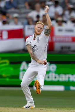 İngiltere 'den Ben Stokes (c), 22 Kasım 2025' te Avustralya 'nın Optus Stadyumu' nda 2.