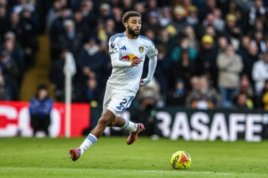 Leeds United takımının Jayden Bogle 'ı Premier Lig maçında Leeds United, Aston Villa' ya karşı Elland Road, Leeds, İngiltere, 23 Kasım 2025