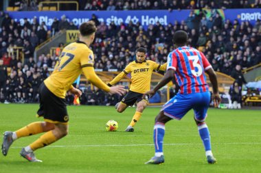 Wolverhampton Wanderers takımından Joao Gomes, 22 Kasım 2025 'te İngiltere' nin Molineux kentinde oynanan Premier League maçında Wolverhampton Wanderers - Crystal Palace maçında serbest atış yaptı.