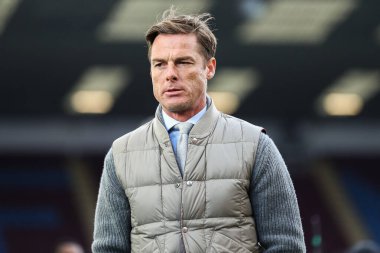 Burnley 'nin Scott Parker teknik direktörü, 22 Kasım 2025' te Burnley 'nin Chelsea' ye karşı oynadığı Premier Lig maçı öncesinde stadyuma geldi.