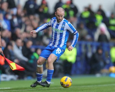 Sheffield Çarşamba günü Sheffield United 'ın 23 Kasım 2025' te Hillsborough, Sheffield United 'a karşı oynadığı Gökyüzü İddia Şampiyonası maçında çarpışan Barry Bannan.