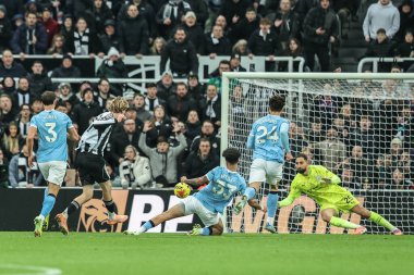 Manchester City 'den Gianluigi Donnarumma, Newcastle United' ın Manchester City 'ye karşı oynadığı 21 Kasım 2025' te oynanan Premier League maçı sırasında Newcastle United 'dan Nick Woltemade' in attığı şutu kurtardı.