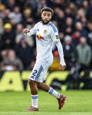 Leeds United takımının Jayden Bogle 'ı Premier Lig maçında Leeds United, Aston Villa' ya karşı Elland Road, Leeds, İngiltere, 23 Kasım 2025