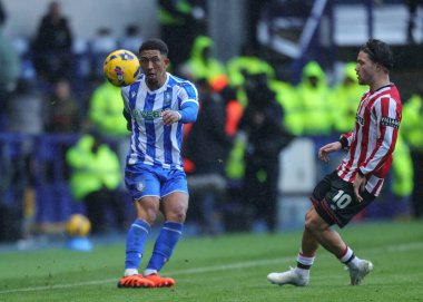 Sheffield Wednesday 'den Liam Palmer, Sheffield United' a karşı 23 Kasım 2025 'te Sheffield United' ın oynadığı maçta pas veriyor.