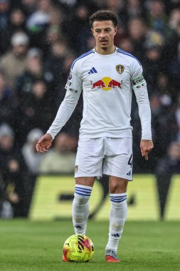 Leeds United takımından Ethan Ampadu Premier Lig maçında Leeds United, Aston Villa 'ya karşı Elland Road, Leeds, İngiltere, 23 Kasım 2025
