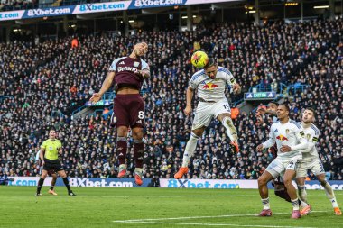 Leeds United takımından Noah Okafor, 23 Kasım 2025 'te Leeds Road, Leeds, İngiltere' de oynanan Premier League maçında Leeds United - Aston Villa maçında açık ara önde.
