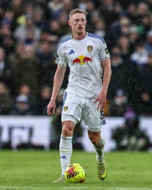 Leeds United takımının Sean Longstaff 'ı Premier League maçında Leeds United ile Aston Villa maçı sırasında Elland Road, Leeds, İngiltere' de, 23 Kasım 2025