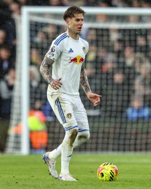 Leeds United takımından Joe Rodon, Leeds United ile Aston Villa maçında Elland Road, Leeds, İngiltere 'de 23 Kasım 2025' te karşılaştı.
