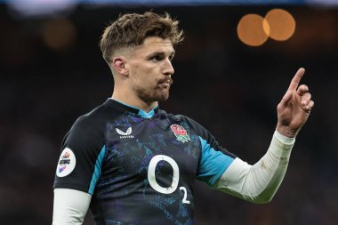 İngiltere 'den Henry Slade, 23 Kasım 2025 tarihinde İngiltere' nin Allianz Stadyumu, Twickenham 'da Arjantin' e karşı oynadığı Quilter Nations Serisi 2025 maçında takım arkadaşlarına talimat verdi.