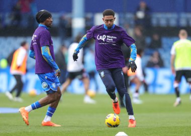 Sheffield 'lı Liam Palmer, 23 Kasım 2025' te Sheffield United 'a karşı oynanan, Sheffield United maçında, maç öncesi ısınma maçında Sheffield United' a karşı.