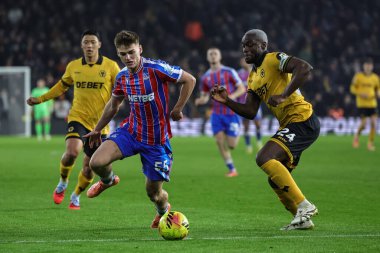 Kristal Saray 'dan Justin Devenny ve Wolverhampton Wanderers takımından Toti Gomes 22 Kasım 2025 tarihinde Molineux, Wolverhampton, İngiltere' de oynanan Premier Lig karşılaşmasında top için mücadele ettiler.