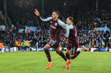 Aston Villa 'dan Morgan Rogers, Premier Lig maçı Leeds United ile Aston Villa maçında 23 Kasım 2025' te Leeds, İngiltere 'deki Elland Road' da 1-2 'lik galibiyetini kutluyor.