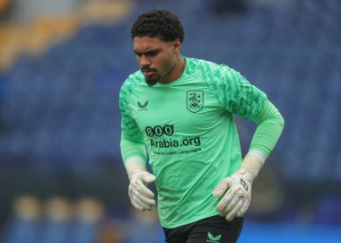 Huddersfield Town kalecisi Owen Goodman maç öncesi ısınma maçında Mansfield Town - Huddersfield Town maçı sırasında One Call Stadyumu, Mansfield, Birleşik Krallık, 22 Kasım 2025