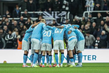 Manchester City 'nin Premier Lig karşılaşması öncesinde Manchester City' ye karşı St. James 's Park, Newcastle, İngiltere' de 21 Kasım 2025 'te oynanan maç öncesi bir takım toplantısı var.