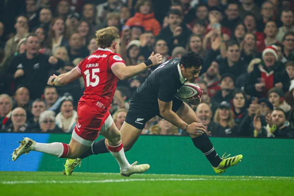 Yeni Zelanda 'dan Caleb Clarke takımının ilk denemesi Quilter Nations Serisi 2025' te Principality Stadyumu, Cardiff, Birleşik Krallık 'ta Galler - Yeni Zelanda maçında oldu.