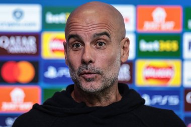 Manchester City 'nin Pep Guardiola teknik direktörü 24 Kasım 2025 tarihinde Etihad Kampüsü, Manchester, Birleşik Krallık' ta 8 Manchester City 'nin 5' inci günü Bayer 04 Leverkusen 'e karşı düzenlediği UEFA Şampiyonlar Ligi basın toplantısında basına konuştu.
