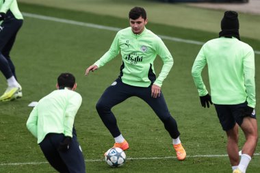 Manchester City 'den Abdukodir Khusanov UEFA Şampiyonlar Ligi antrenman oturumunda 8 Manchester City' den 5. Maç Bayer 04 Leverkusen 'e karşı Etihad Kampüsü, Manchester, İngiltere, 24 Kasım 2025