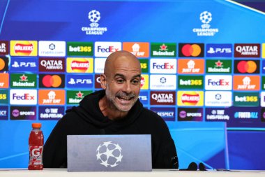 Manchester City 'nin Pep Guardiola teknik direktörü 24 Kasım 2025 tarihinde Etihad Kampüsü, Manchester, Birleşik Krallık' ta 8 Manchester City 'nin 5' inci günü Bayer 04 Leverkusen 'e karşı düzenlediği UEFA Şampiyonlar Ligi basın toplantısında basına konuştu.