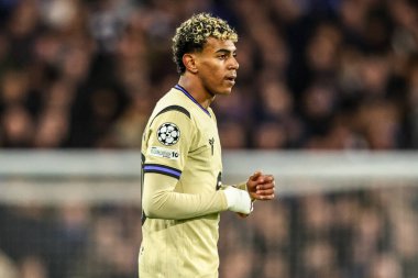 UEFA Şampiyonlar Ligi Maçı sırasında Barcelona 'dan Lamine Yamal Stamford Köprüsü, Londra, 25 Kasım 2025