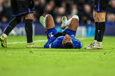 Chelsea 'li Estvo, 25 Kasım 2025' te Stamford Bridge, Londra 'da oynanan 8 Chelsea-Barcelona maçında sakatlandı.