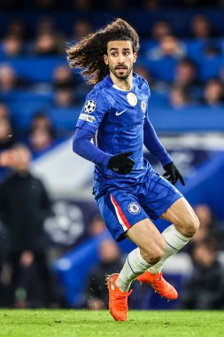 Chelsea 'li Marc Cucurella, UEFA Şampiyonlar Ligi Maçı sırasında Stamford Bridge, Londra, 25 Kasım 2025' te Chelsea - Barcelona maçında