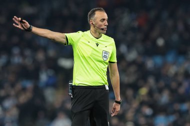 Hakem Joao Pinheiro UEFA Şampiyonlar Ligi maçının 5 'inci gününde Manchester City - Bayer 04 Leverkusen Manchester Stadyumu, Manchester, İngiltere, 25 Kasım 2025