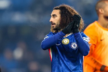 Chelsea 'den Marc Cucurella, UEFA Şampiyonlar Ligi Maçı' ndan sonra taraftarları alkışlıyor. Maç 5 / 8 Chelsea - Barcelona Stamford Bridge, Londra, İngiltere, 25 Kasım 2025