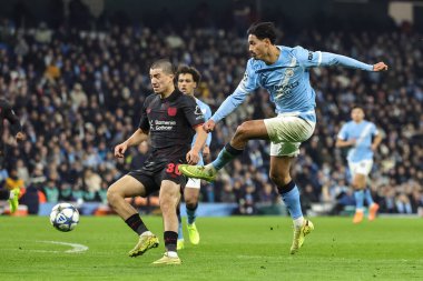 Manchester City 'den Tijjani Reijnders, Manchester Stadyumu, Birleşik Krallık' ta 25 Kasım 2025 'te oynanan 8 Manchester City-Bayer 04 Leverkusen maçında kalede gol atarken görülüyor.
