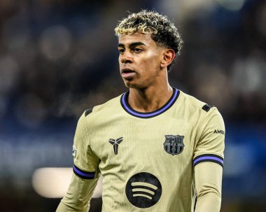 UEFA Şampiyonlar Ligi Maçı sırasında Barcelona 'dan Lamine Yamal Stamford Köprüsü, Londra, 25 Kasım 2025