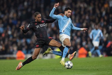 Manchester City 'den Omar Marmoush, Bayer 04 Leverkusen' in 25 Kasım 2025 'te Manchester Stadyumu' nda oynanan 8 Manchester City - Bayer 04 Leverkusen maçında UEFA Şampiyonlar Ligi 'nden Jeanul Belocian tarafından yenildi.