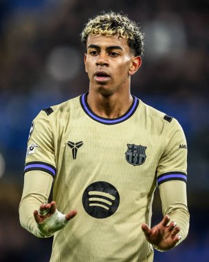 UEFA Şampiyonlar Ligi Maçı sırasında Barcelona 'dan Lamine Yamal Stamford Köprüsü, Londra, 25 Kasım 2025