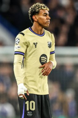 UEFA Şampiyonlar Ligi Maçı sırasında Barcelona 'dan Lamine Yamal Stamford Köprüsü, Londra, 25 Kasım 2025