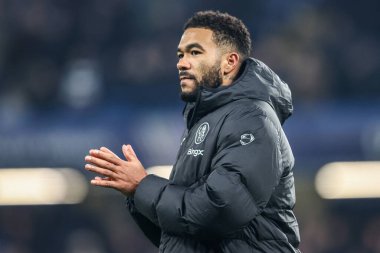 Chelsea 'li Reece James, UEFA Şampiyonlar Ligi Maçı' ndan sonra taraftarları alkışlıyor. Maç 5 'te Stamford Bridge, Londra, 25 Kasım 2025' de oynanacak.