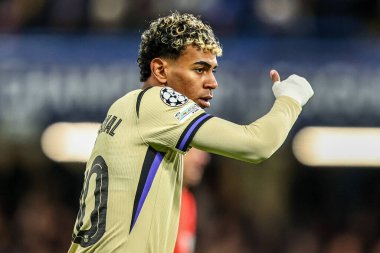 UEFA Şampiyonlar Ligi Maçı sırasında Barcelona 'dan Lamine Yamal Stamford Köprüsü, Londra, 25 Kasım 2025