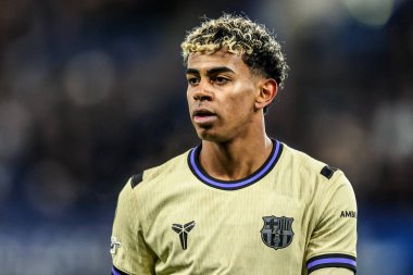 UEFA Şampiyonlar Ligi Maçı sırasında Barcelona 'dan Lamine Yamal Stamford Köprüsü, Londra, 25 Kasım 2025