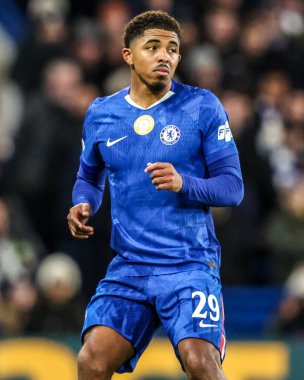 Chelsea 'den Wesley Fofana UEFA Şampiyonlar Ligi Maçı sırasında Stamford Köprüsü, Londra, Birleşik Krallık, 25 Kasım 2025