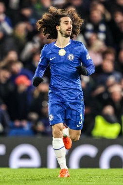 Chelsea 'li Marc Cucurella, UEFA Şampiyonlar Ligi Maçı sırasında Stamford Bridge, Londra, 25 Kasım 2025' te Chelsea - Barcelona maçında