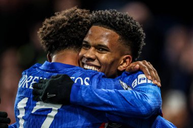 Barcelona 'dan Juan Hernandez, UEFA Şampiyonlar Ligi 5 / 8 Chelsea-Barcelona maçında 25 Kasım 2025' te Stamford Bridge, Londra 'da 2-0' lık galibiyetini kutluyor.