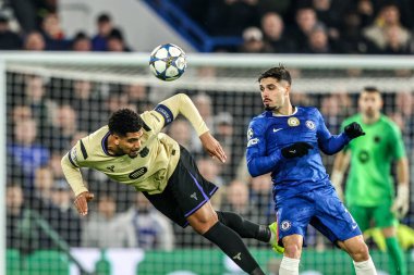 Barselona 'dan Ronald Araujo, UEFA Şampiyonlar Ligi Maçı sırasında Stamford Köprüsü, Londra, 25 Kasım 2025