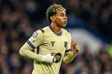 UEFA Şampiyonlar Ligi Maçı sırasında Barcelona 'dan Lamine Yamal Stamford Köprüsü, Londra, 25 Kasım 2025