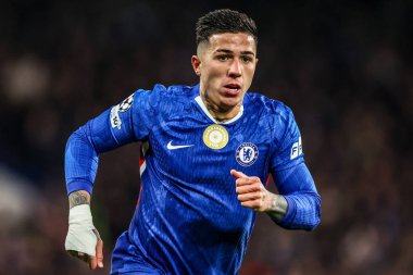 Chelsea 'den Enzo Fernnndez UEFA Şampiyonlar Ligi Maçı sırasında Stamford Köprüsü, Londra, 25 Kasım 2025