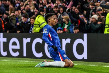 Chelsea 'li Estvo, 25 Kasım 2025' te Stamford Bridge, Londra 'da oynanan UEFA Şampiyonlar Ligi Maç Maçı' nda 2-1 kazanma hedefini kutluyor.