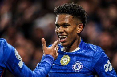 Barcelona 'dan Juan Hernandez, UEFA Şampiyonlar Ligi 5 / 8 Chelsea-Barcelona maçında 25 Kasım 2025' te Stamford Bridge, Londra 'da 2-0' lık galibiyetini kutluyor.